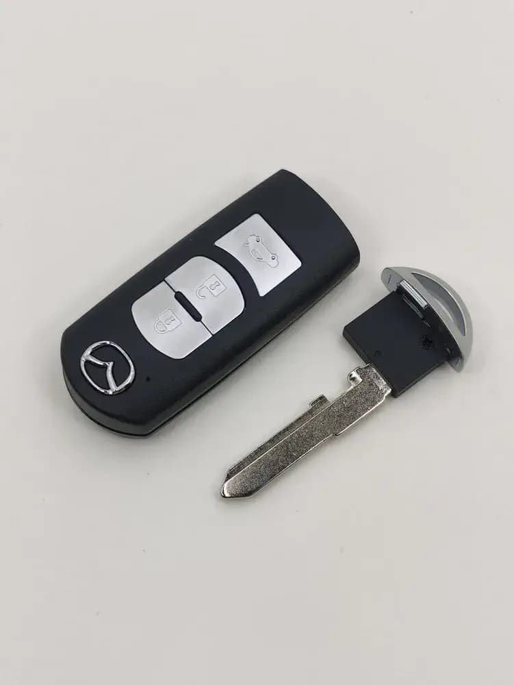 Корпус ключа зажигания Mazda 3 кнопки